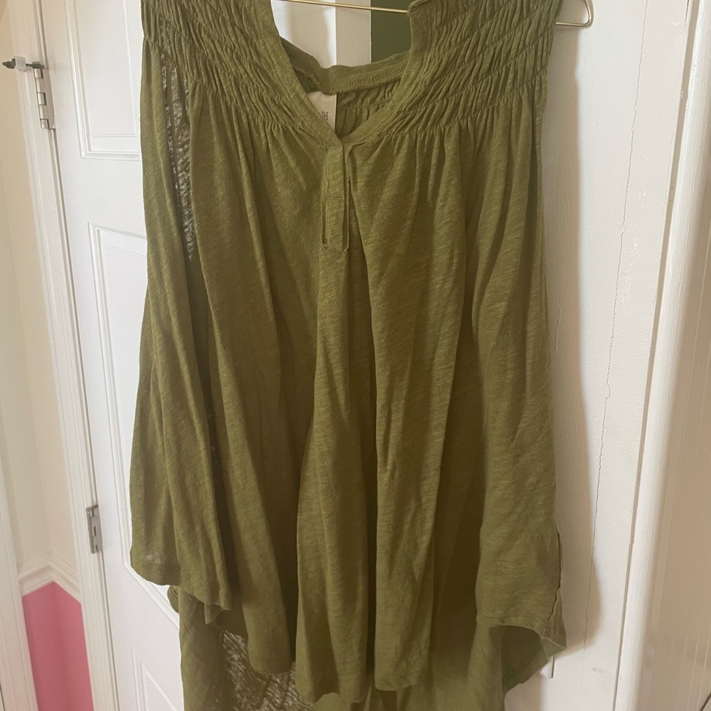 Super cute army green free people top!